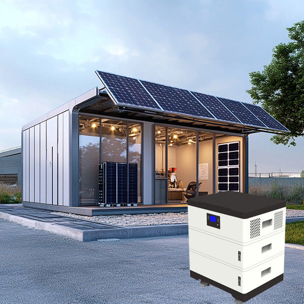 Smart Microgrid con batterie LFP per l'efficienza sia di singola fase che di tre fasi di uscita AC